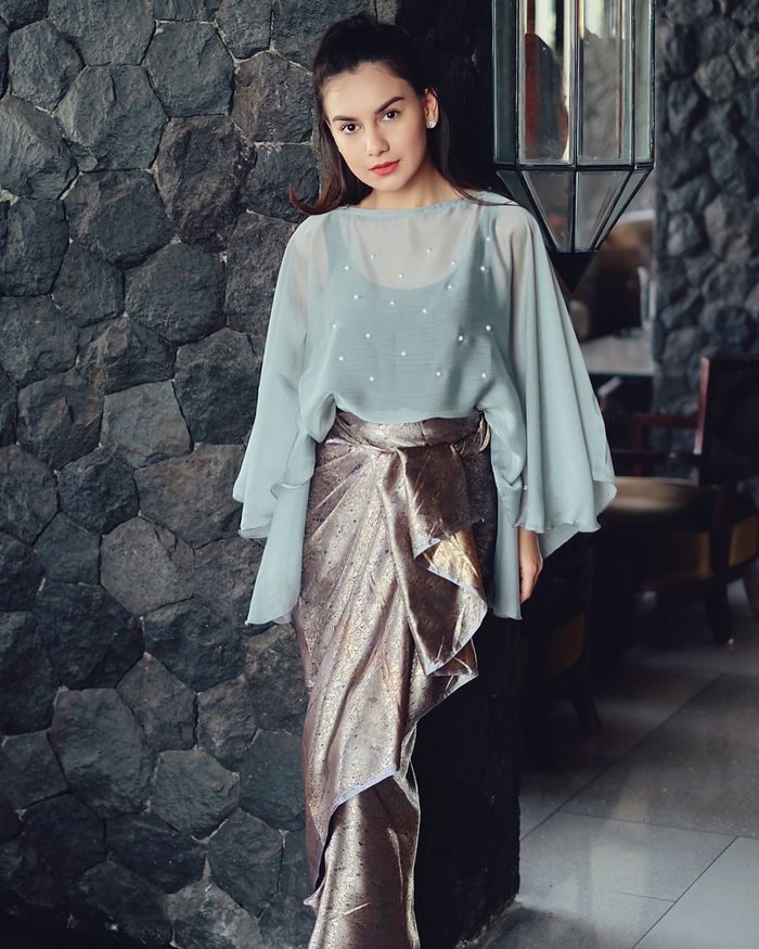 Inspirasi penampilan saat kondangan (instagram.com/_irishbella_)