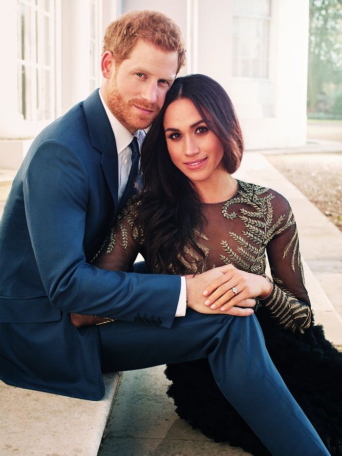 Gaun dari Ralph and Russo yang dikenakan Meghan Markle saat foto pertunangannya 
