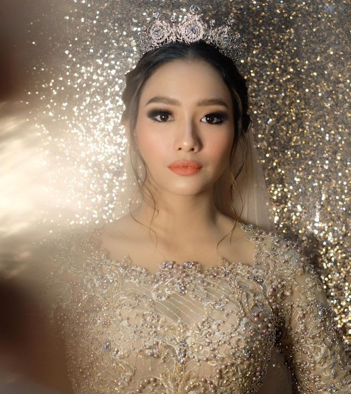 Gaya makeup Adzana