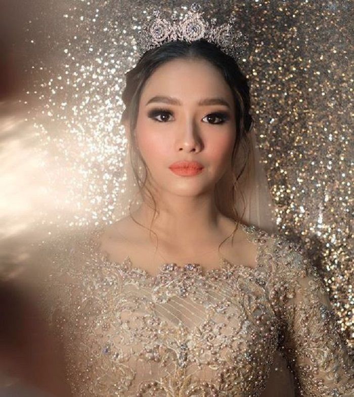 Penampilan Adzana Bing Slamet di hari pernikahannya