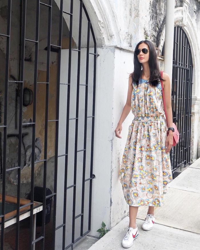 Paula Verhoeven dengan Printed Dress (instagram.com/paula_verhoeven)