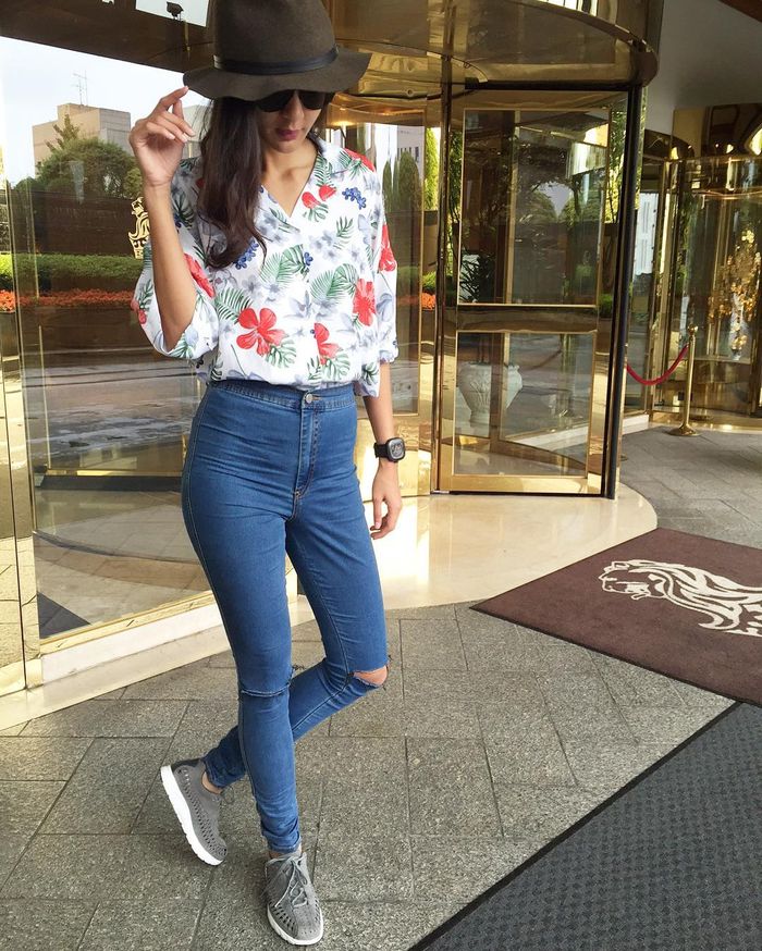 Paula Verhoeven dengan Printed Shirt (instagram.com/paula_verhoeven)