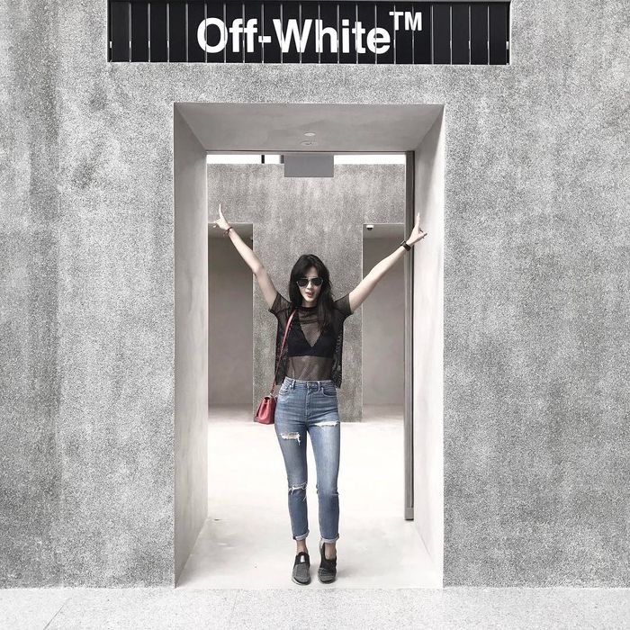 Paula Verhoeven dengan outfit transparan (instagram.com/paula_verhoeven)