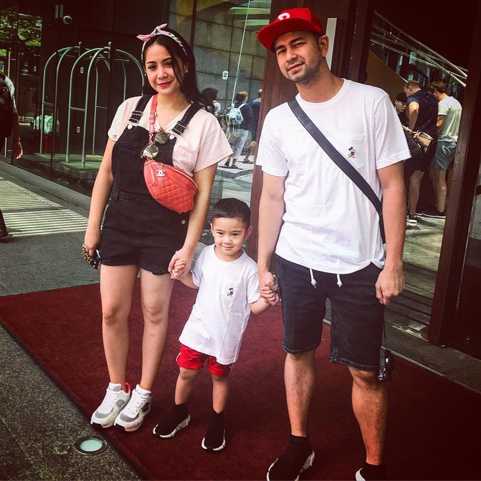 Rafathar memiliki style yang tak kalah dengan
orangtuanya