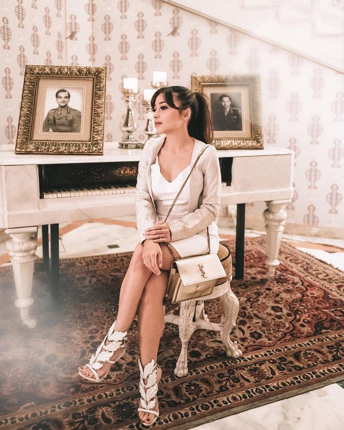 Nikita Willy sering terlihat tampil modis dengan berbagai paduan fashion item branded