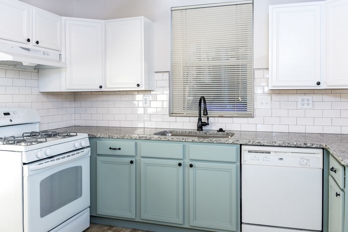 Kabinet dapur warna mint