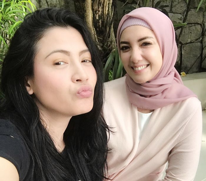 Tia Ivanka Berhijab
