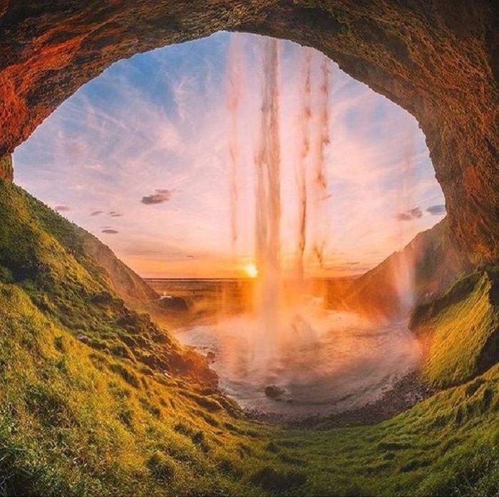 Air Terjun Seljalandsfoss
