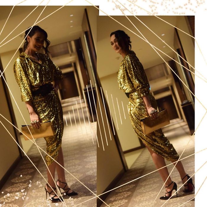 Penampilan glamor Luna Maya terlihat begitu terpancar dengan busana bernuansa gold