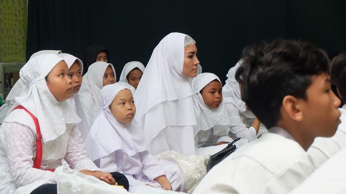 Aktif dalam kegiatan rohani semenjak berhijab