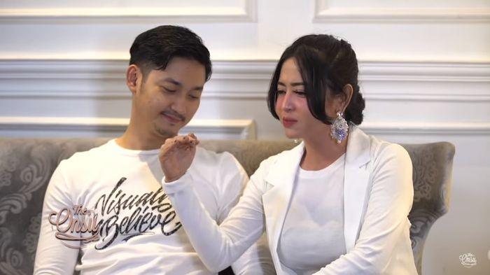 Dewi Perssik jelaskan masih banyak ujian yang harus dilalui oleh Angga Wijaya