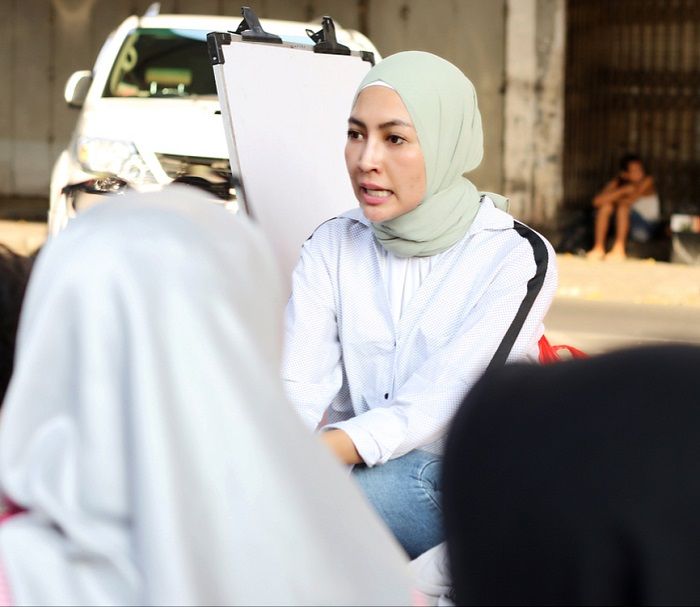 Berbagi bersama anak-anak yatim yang membutuhkan 