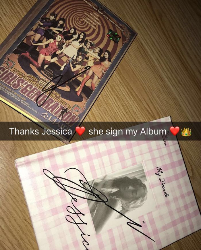 Dua album yang ditandatangani Jessica Jung