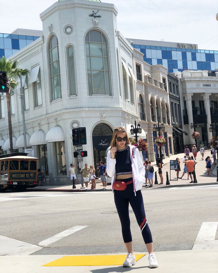 Nia Ramadhani dengan gaya sporty saat sedang berada di Amerika. (instagram @ramadhaniabakrie)
