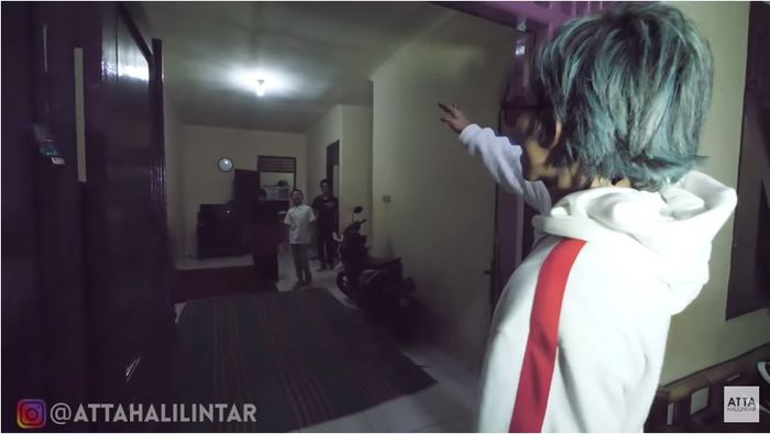 Bagian dalam rumah Bowo 
