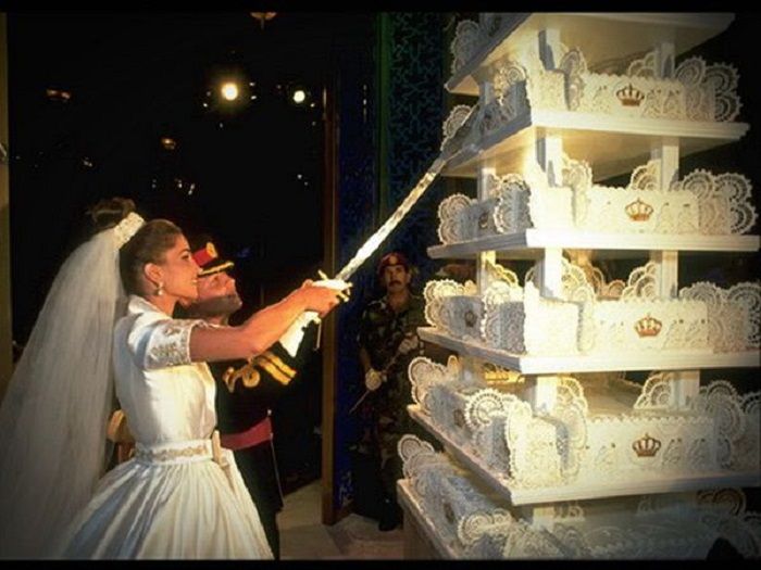 arpers Bazzar
Kue Pernikahan