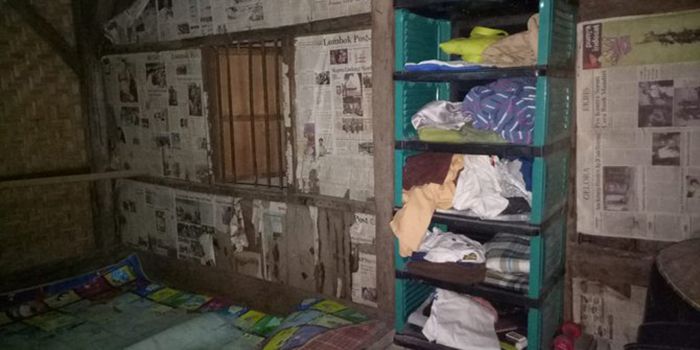 Rumah Zohri Penuh Tambalan Koran