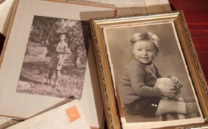 Foto kenangan masa kecil Karl