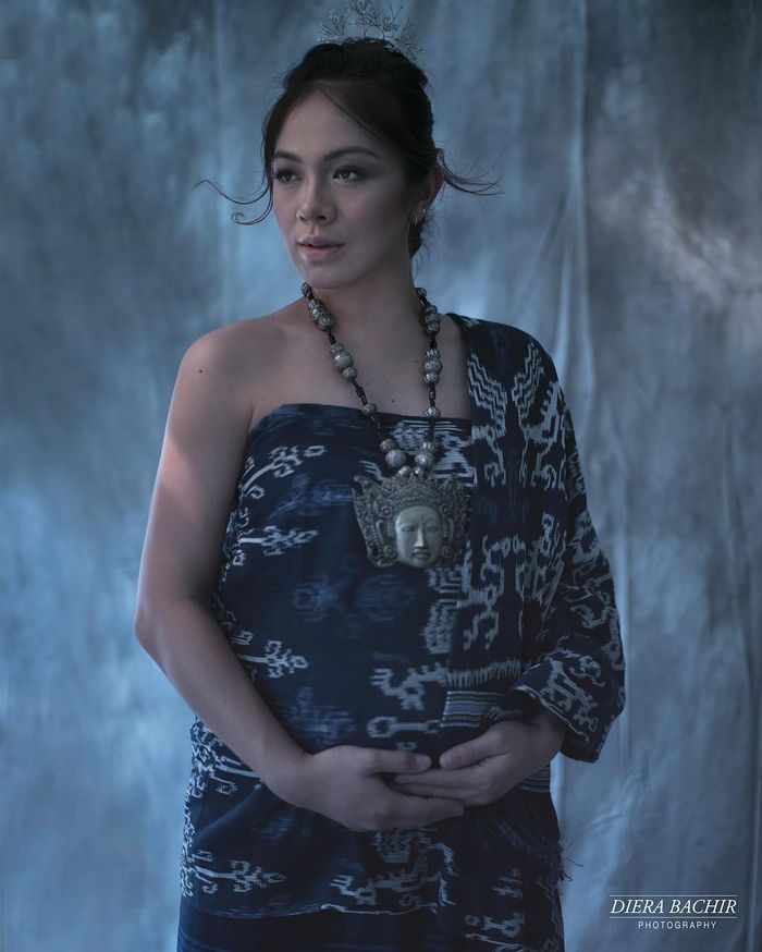 Dian Ayu dalam pemotretan maternity