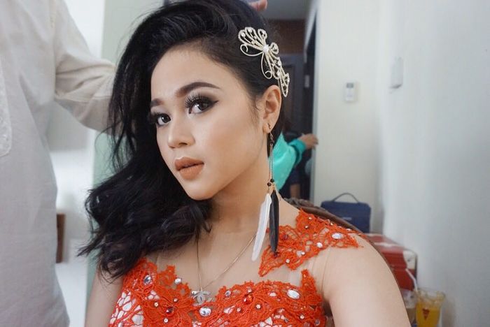 Cecilia dengan wajah full makeup 
