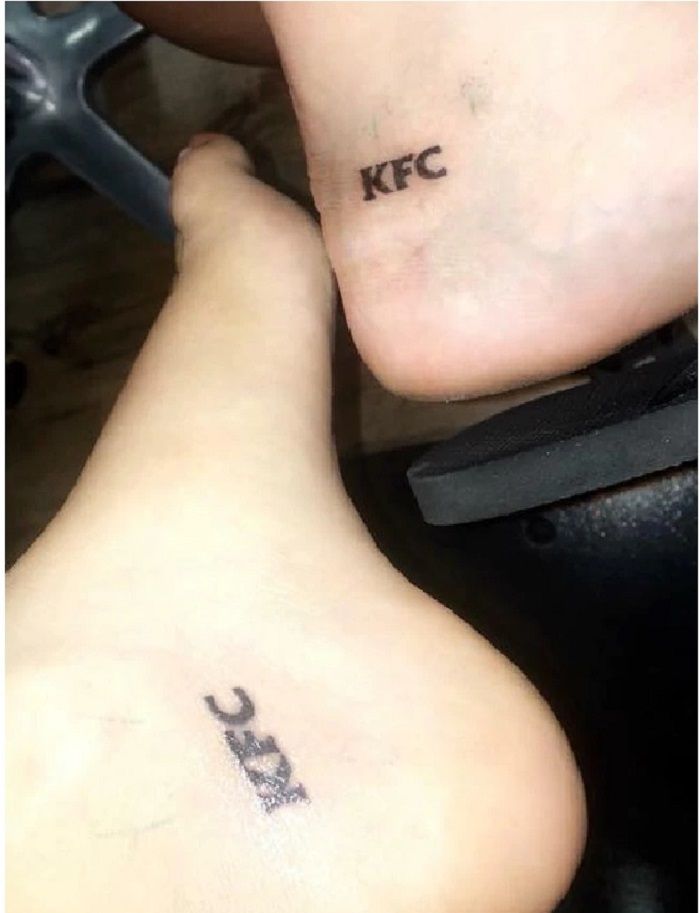 tato KFC di kaki