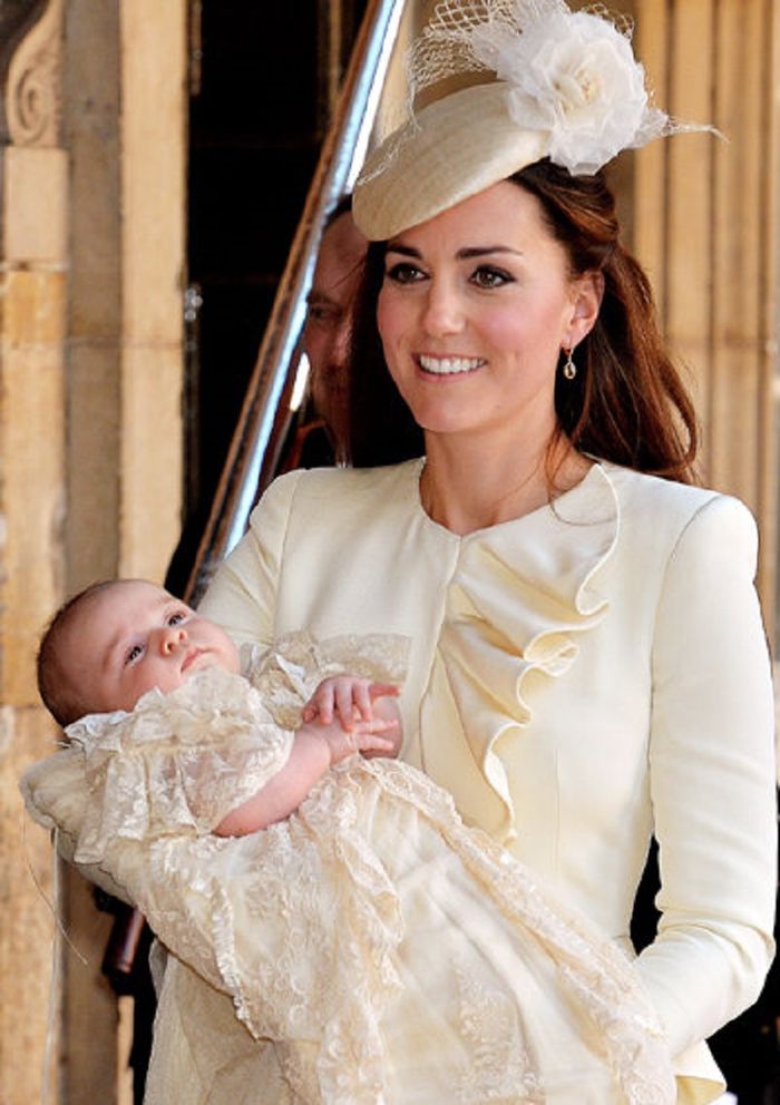 Lembut dan Keibuan, Ini 7 Potret Kate Middleton dengan 3 Buah Hatinya