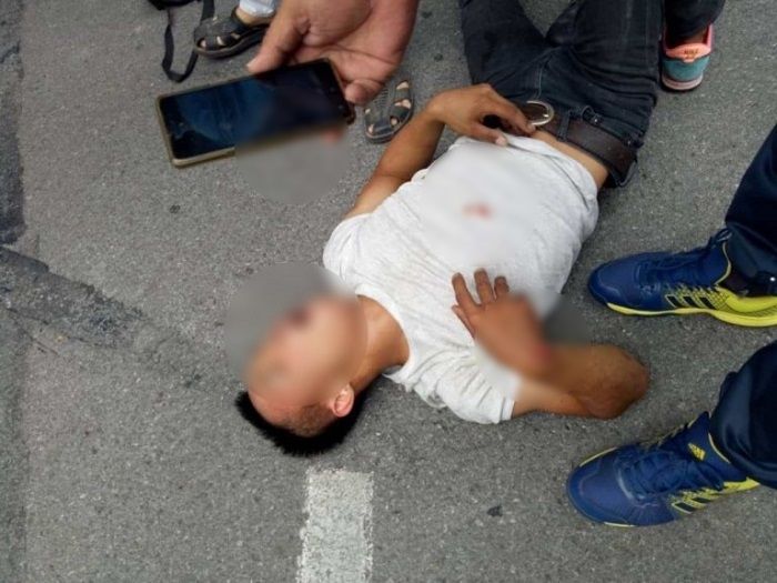 Pelaku penjambretan terjatuh