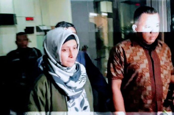Inneke Koesherawati usai diperiksa KPK, Sabtu (21/7/2018)