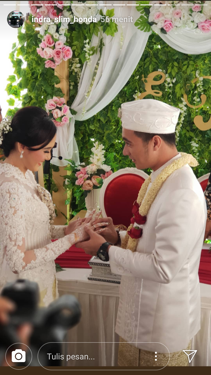 Unggahan akun instagram @indra_slim_honda, terlihat Eza dan kekasih telah melangsungkan pernikahan.