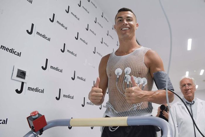 Ronaldo menjalani tes kesehatan bersama tim medis Juventus