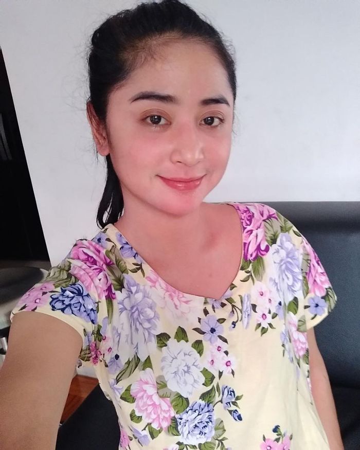dewi perssik