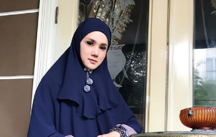 Mulan Jameela Dibilang Barbie Muslimah Saat Kenakan Gaun Warna Pink