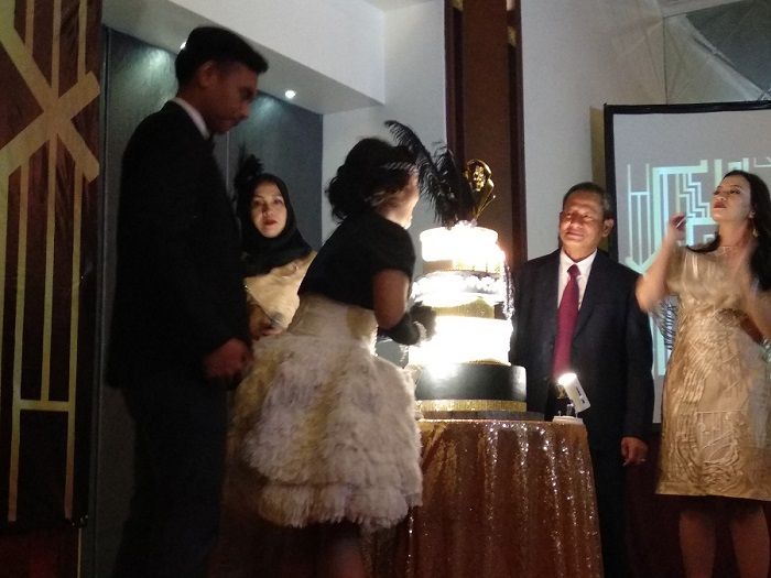 Amel Carla merayakan ulang tahunnya yang ke-17 tahun. Ini dia momen saat Amel Carla melakukan tiup lilin didampingi keluarga.
