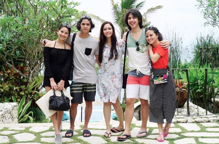 Maia Estianty bersama sang anak dan kekasihnya masing-masing - instagram.com/maiaestiantyreal