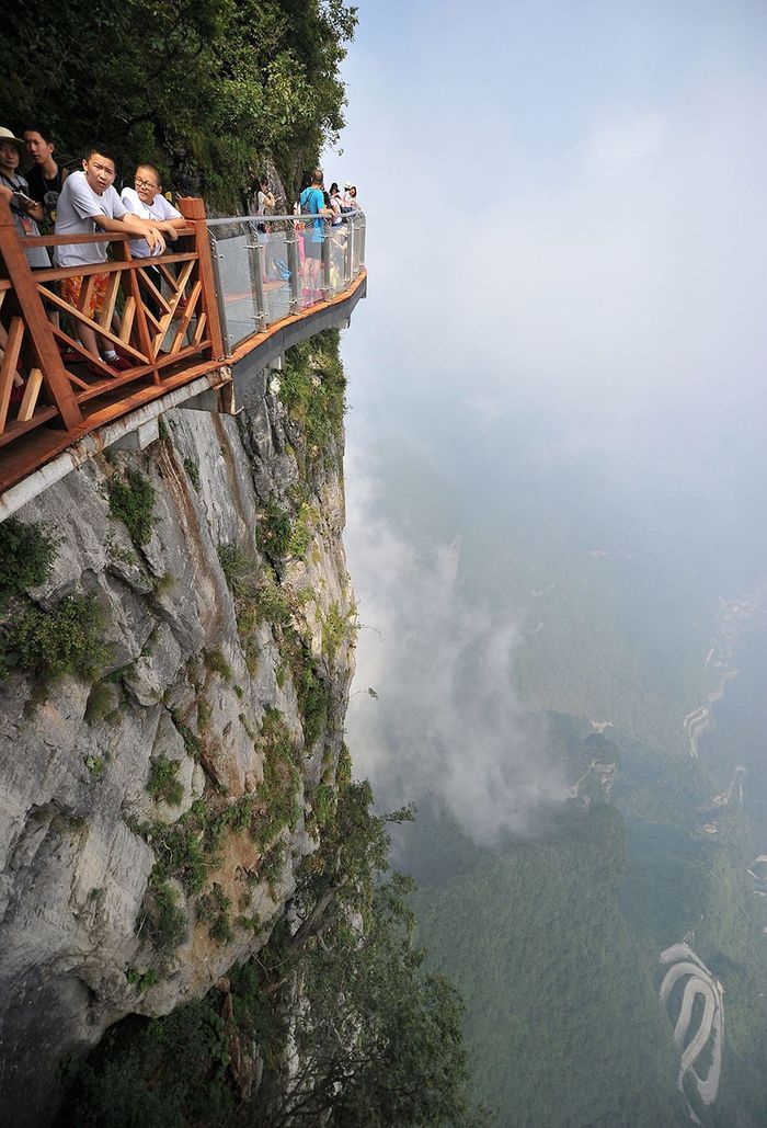 Coiling Dragon Cliff skywalk
