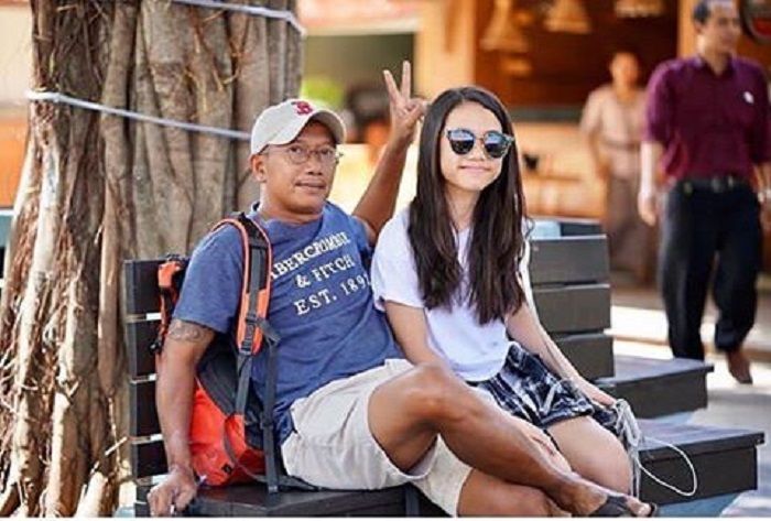 Edwin berfoto dengan Jasmine
