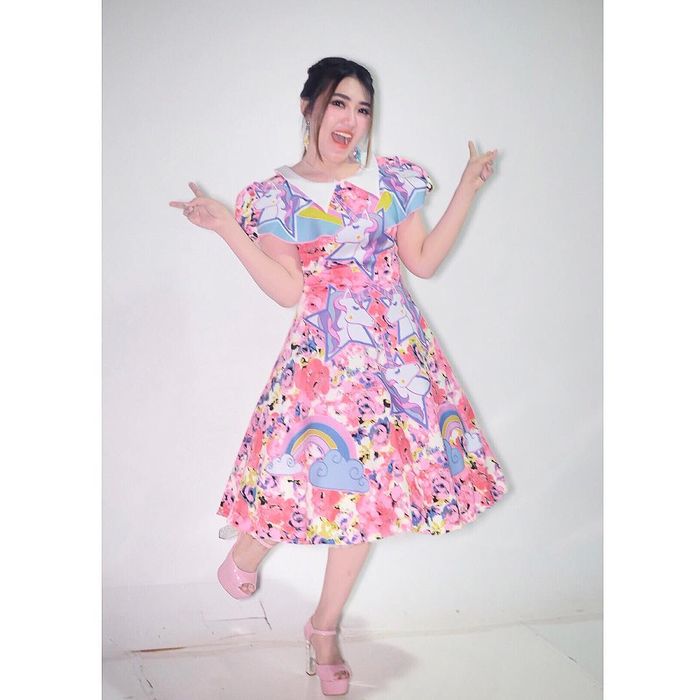 Via Vallen Tampil Girly dengan Motif Unicorn - instagram @viavallen