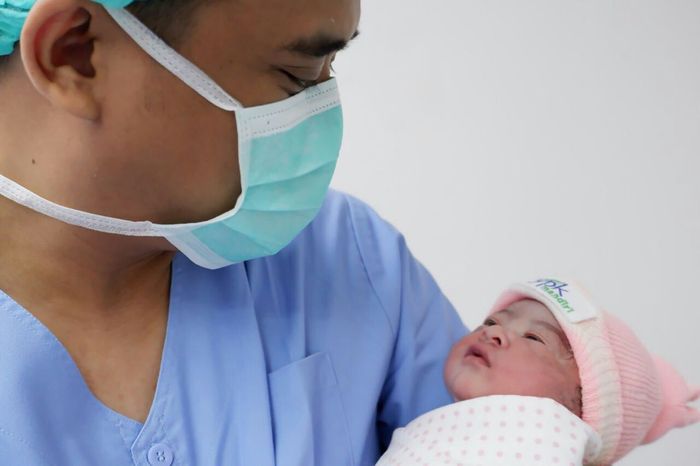 Bobby Nasution dengan Putri Pertamanya