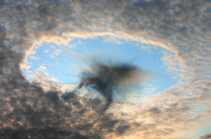 Awan yang disebut Lubang Fallstreak