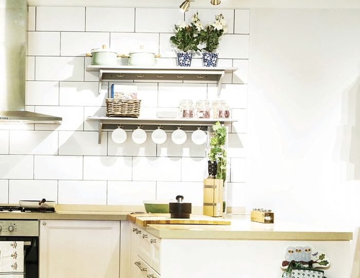 Dapur dengan dinding keramik