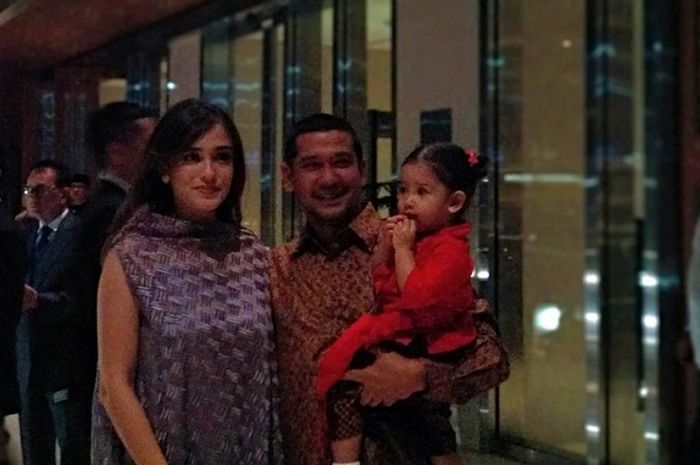 Yasmine Wildblood dan keluarga