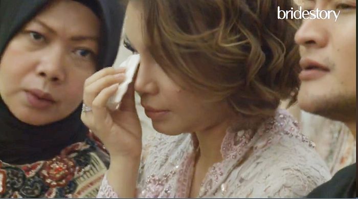 Rossa menangis - Facebook Bride Story