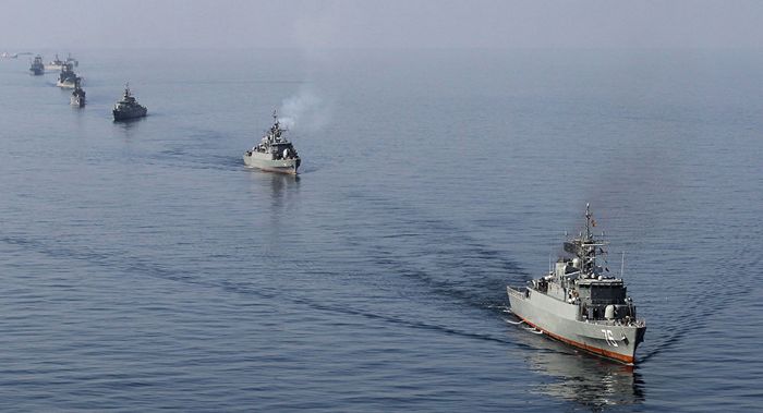 Kapal-kapal perang Iran di Selat Hormuz