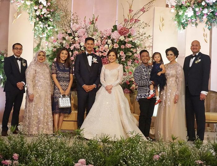 Sarwendah dan keluarga ikut hadir di pernikahan Tasya Kamila dan Randi Bachtiar- instagram.com/sarwendah29