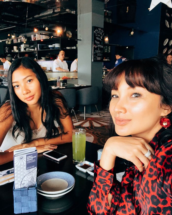 Tata Cahyani (kanan) dan putrinya