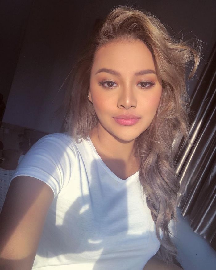 Aurel Hermansyah tampil cantik dengan gaya rambut side swept - instagram.com/aurelie.hermansyah