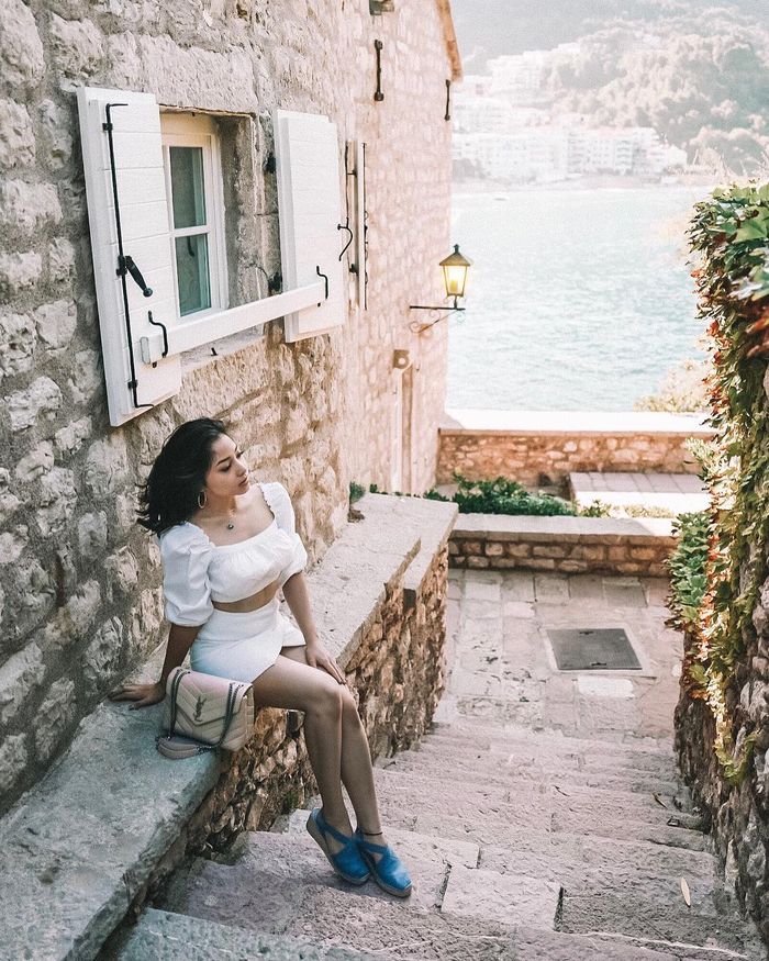 Nikita Willy Berlibur di Montenegro