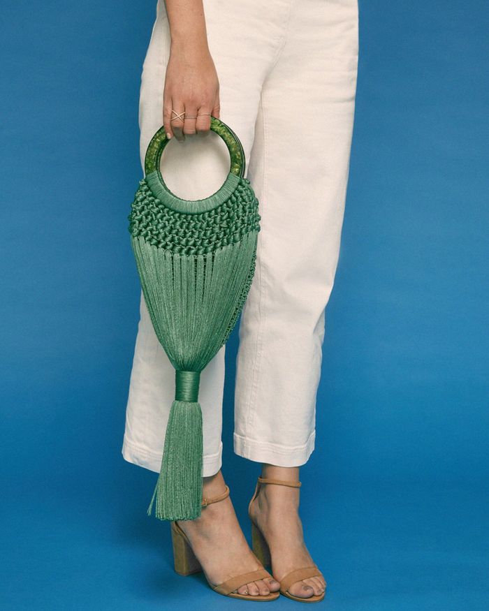 Tas dengan aksen tassel