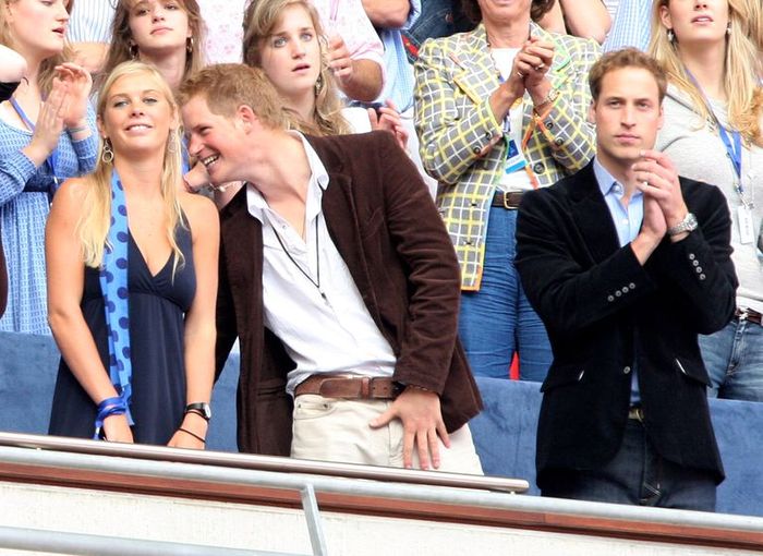Pangeran Harry sering terlihat romantis dengan Chelsy Davy