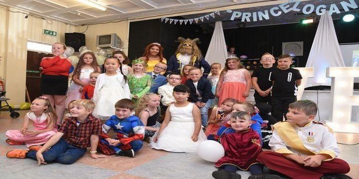 Tamu cilik di acara pernikahan Logan dengan ibunya